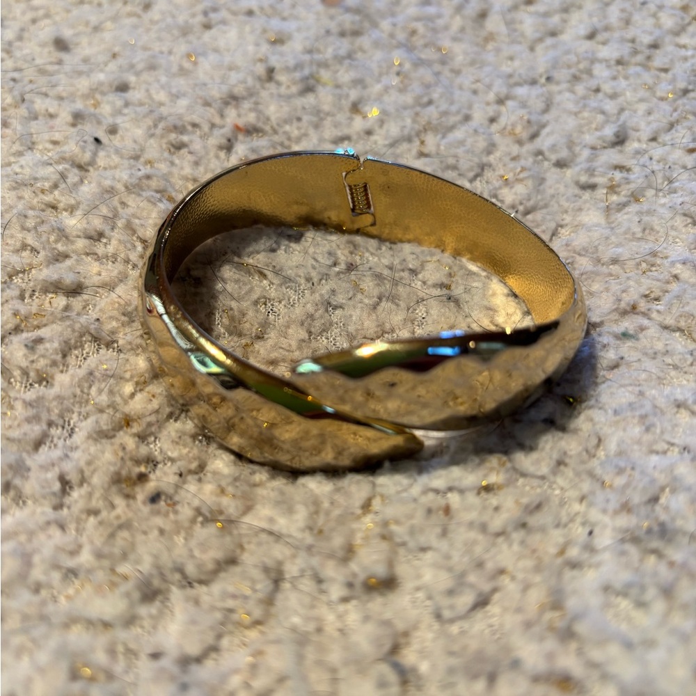 Elegant Gold Women's Hammered Metal Bracelet Diamond Pattern Maximalist